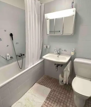 Sunny Mountain View In Town By Jolidi 아파트