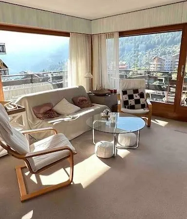 Sunny Mountain View In Town By Jolidi 아파트 *