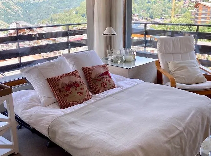 Sunny Mountain View In Town By Jolidi アパート *