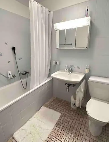 Sunny Mountain View In Town By Jolidi アパート