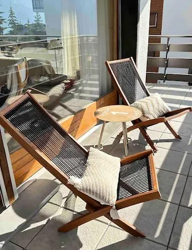 Sunny Mountain View In Town By Jolidi アパート